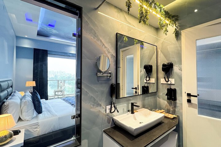 Room 46 of 68