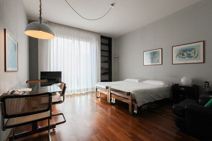 Room 19 of 106