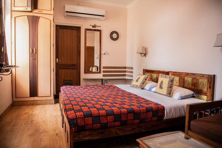 Room 15 of 182