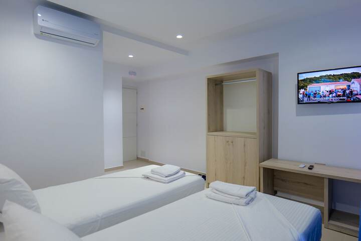 Room 25 of 57