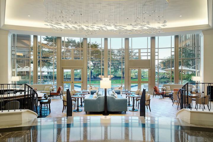 Lobby lounge