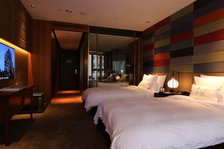 Room 11 of 49