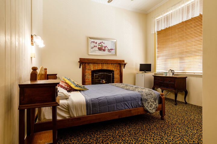 Room 4 of 37