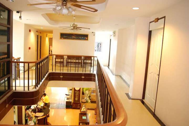 Ballroom/Hall 25 of 28