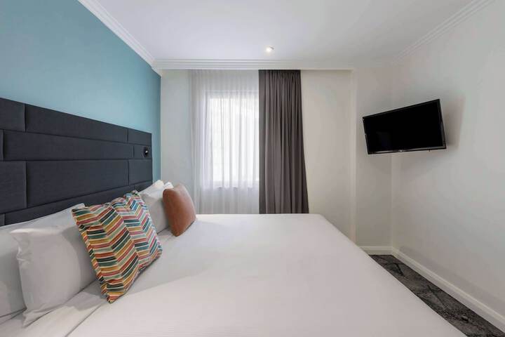 Room 10 of 37