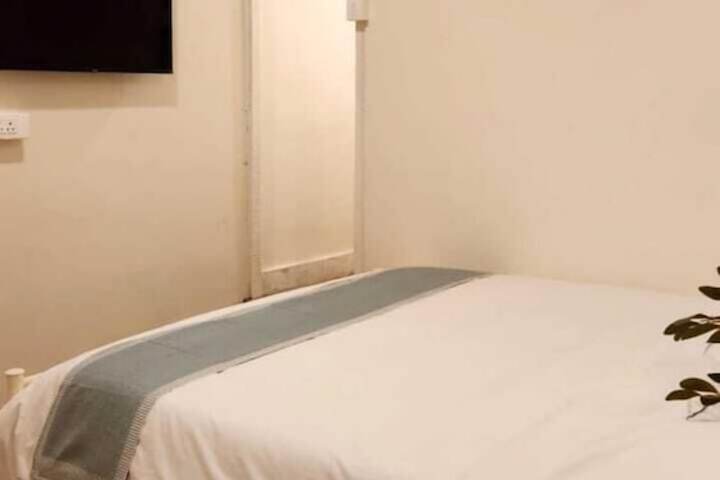 Room 14 of 21