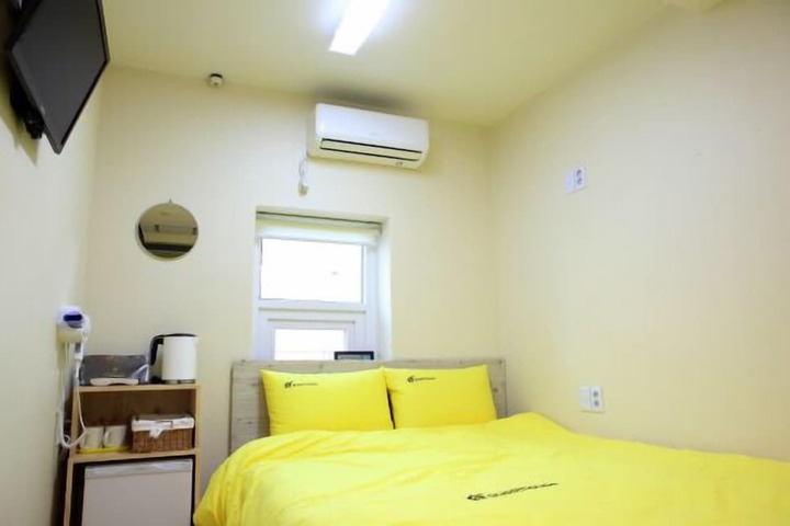 Room 19 of 33