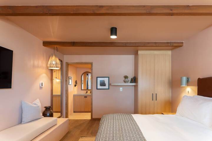Room 5 of 38