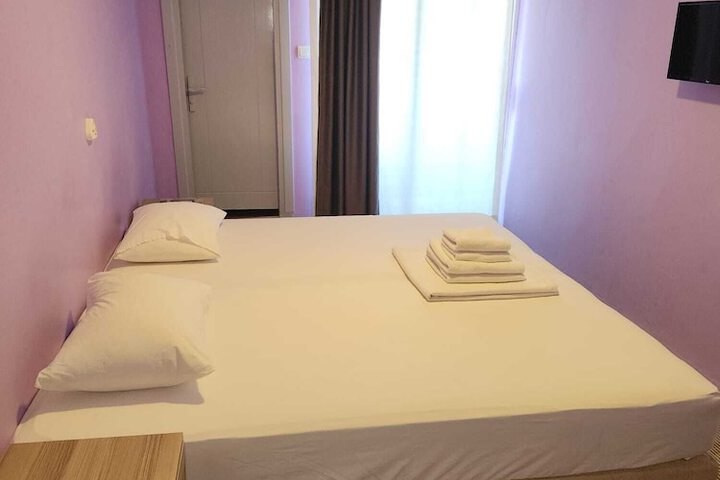 Room 14 of 28