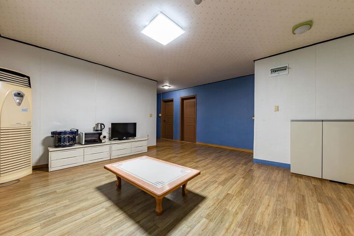 Room 28 of 60