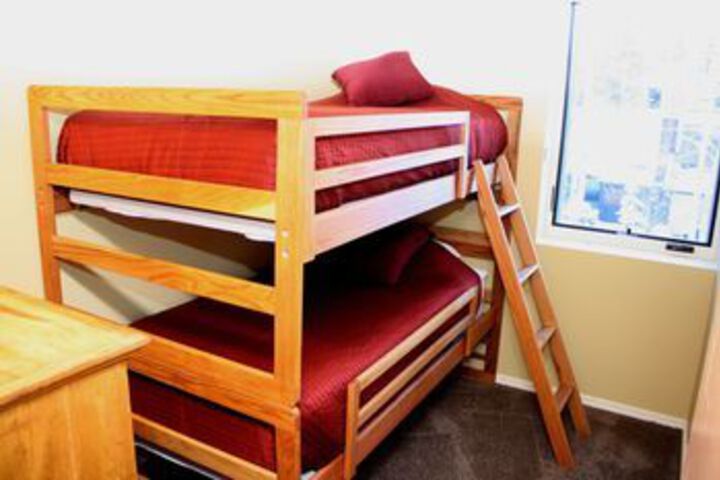 Room 4 of 9