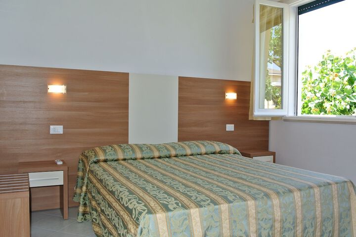 Room 9 of 90