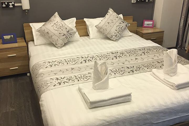 Room 6 of 34