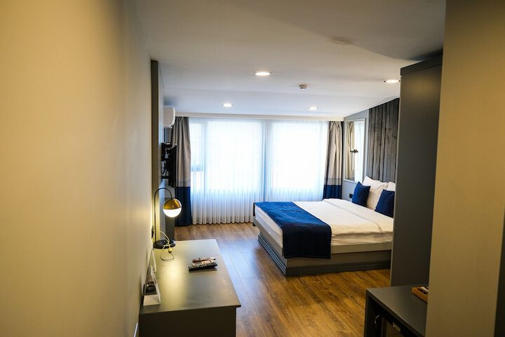 Room 6 of 25