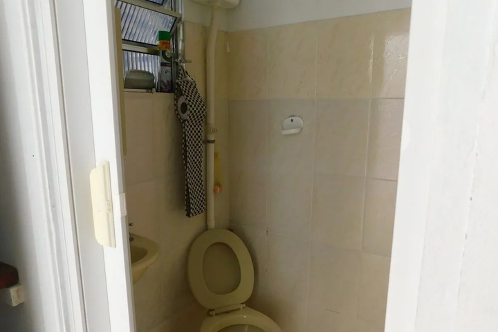 Room 6 of 14