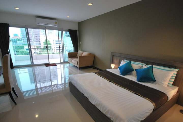 Room 9 of 19