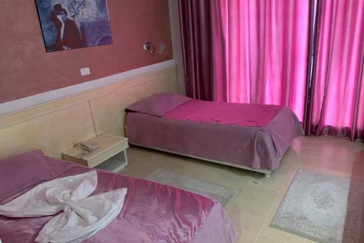 Room 11 of 28