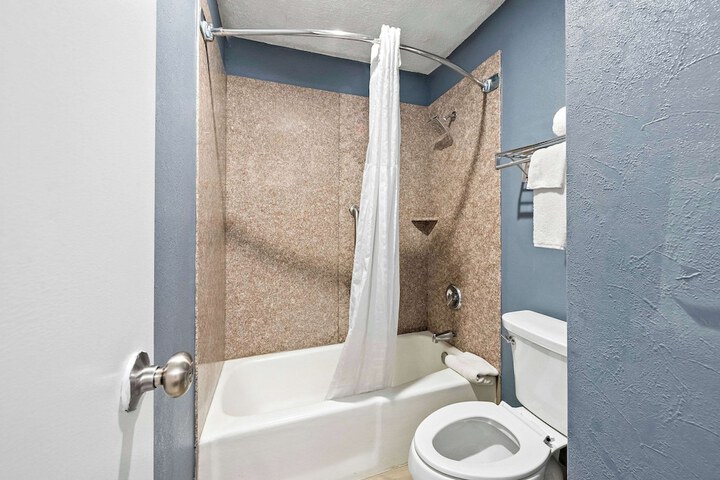 2 Double Beds (5 of 8)