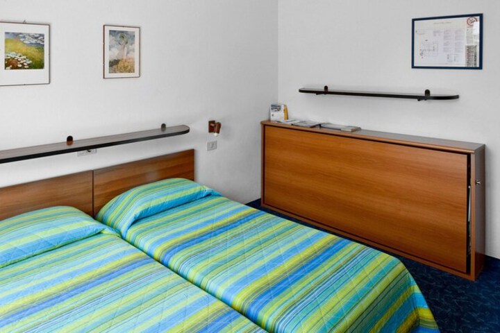 Room 4 of 44