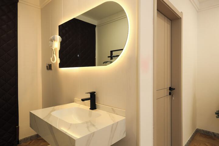 Room 54 of 84