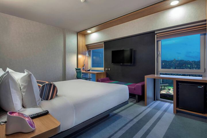 Room 10 of 38