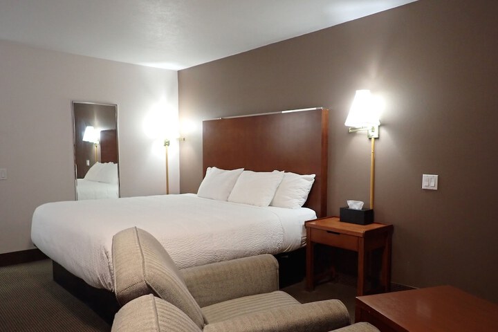Room 6 of 16