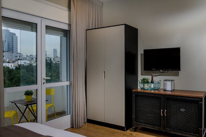 Room 2 of 5