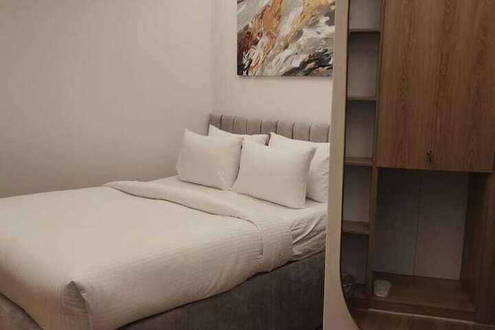 Room 17 of 30
