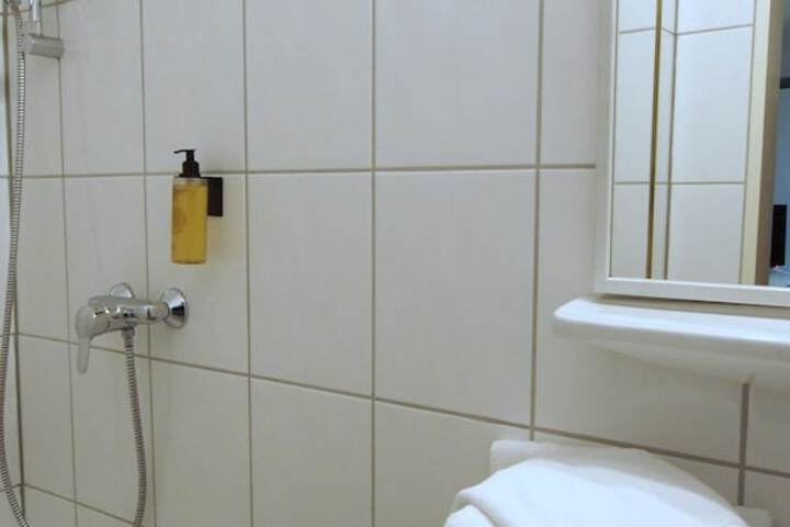 Room 122 of 136