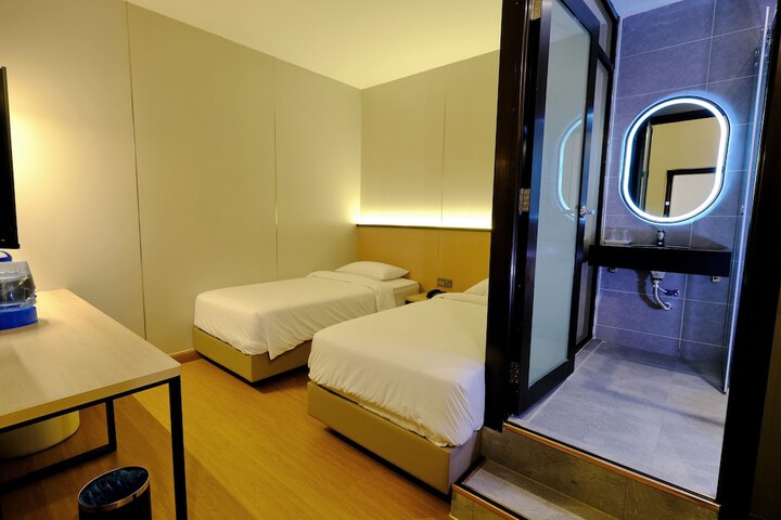 Room 28 of 53