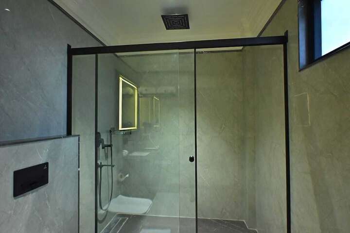 Room 80 of 161