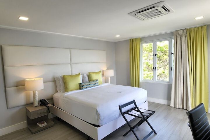 Room 8 of 34