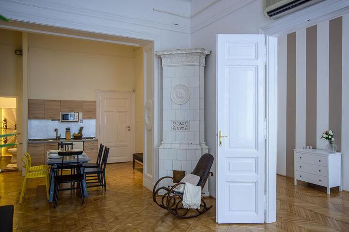 Room 4 of 5