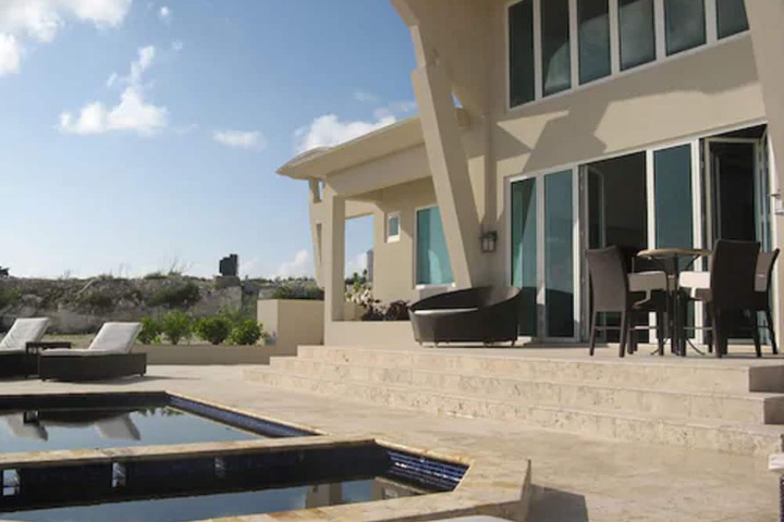 Hotel with Pool
