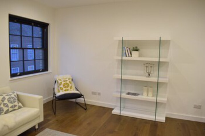 Room 9 of 20