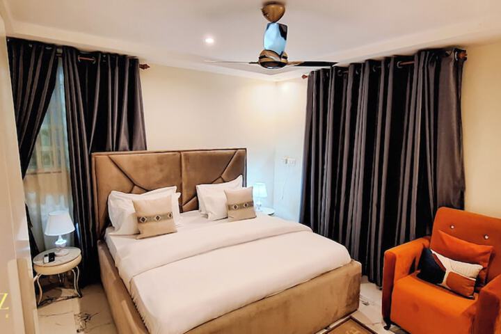 Room 9 of 38