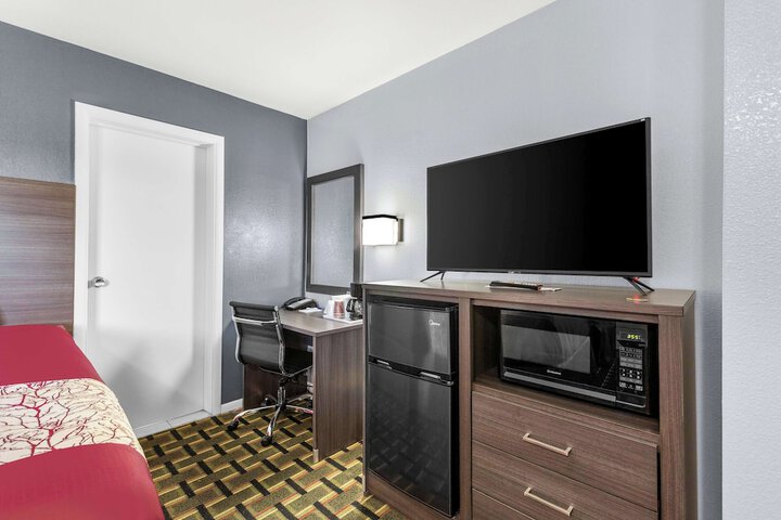 Room 8 of 30