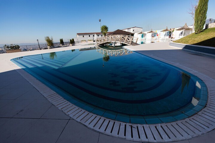 Pool 103 of 187