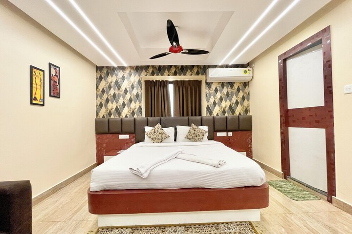 Room 73 of 159