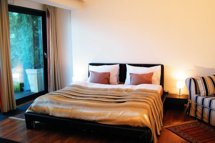 Room 3 of 37