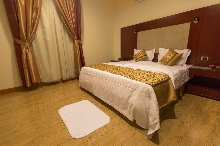 Room 15 of 37
