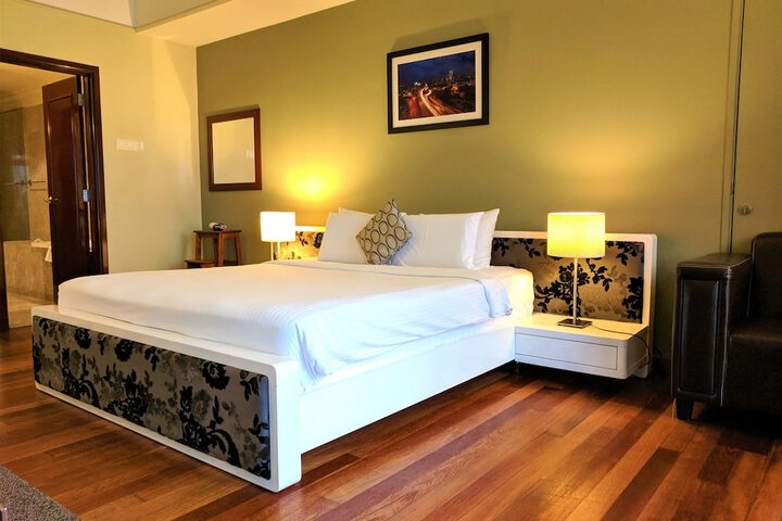 Room 3 of 82