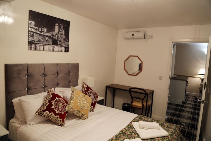 Room 3 of 69