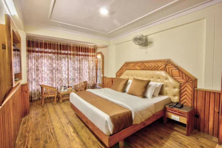 Room 4 of 18