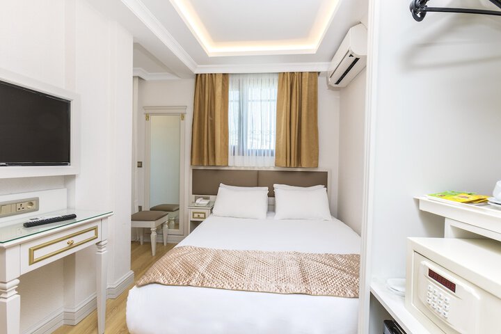 Room 8 of 47