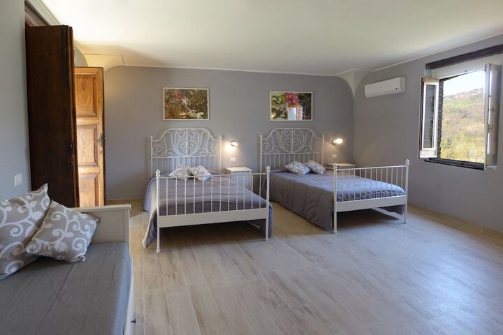 Room 4 of 40
