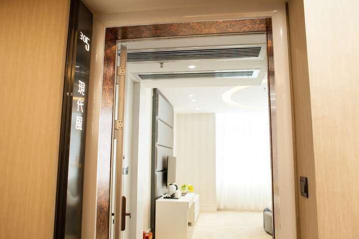 Room 10 of 11