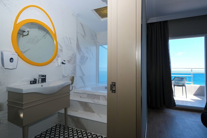 Room 37 of 61