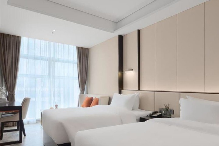 Room 9 of 34
