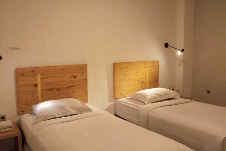 Room 4 of 11